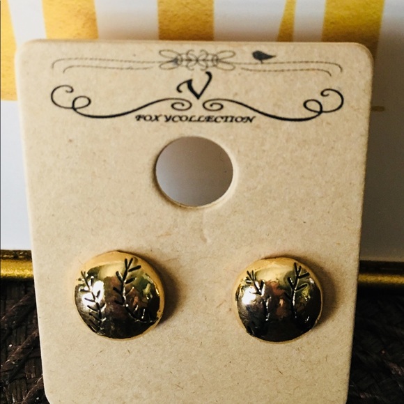 Adorable small Baseballs ⚾️ Earrings gold tone - Picture 3 of 4